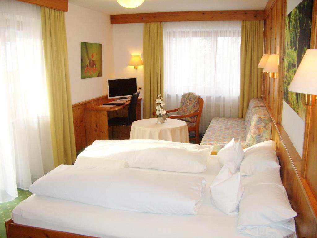 Hotel Schwarzenbergs Traube Glottertal Habitación foto